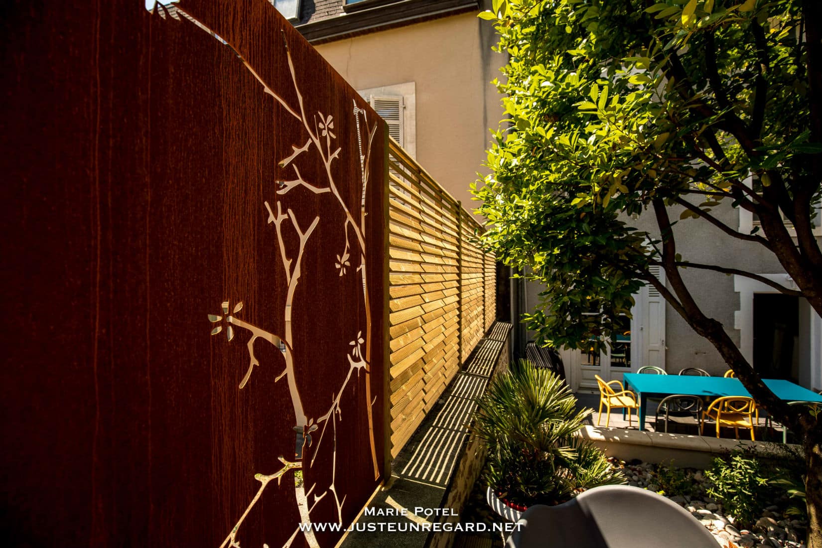 Brise-vue en bois  Contemporary garden design, Wood fence design